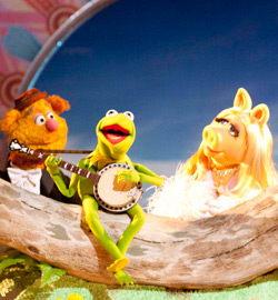 The Muppets - Fozzie Bear, Miss Piggy, Kermit the Frog F2