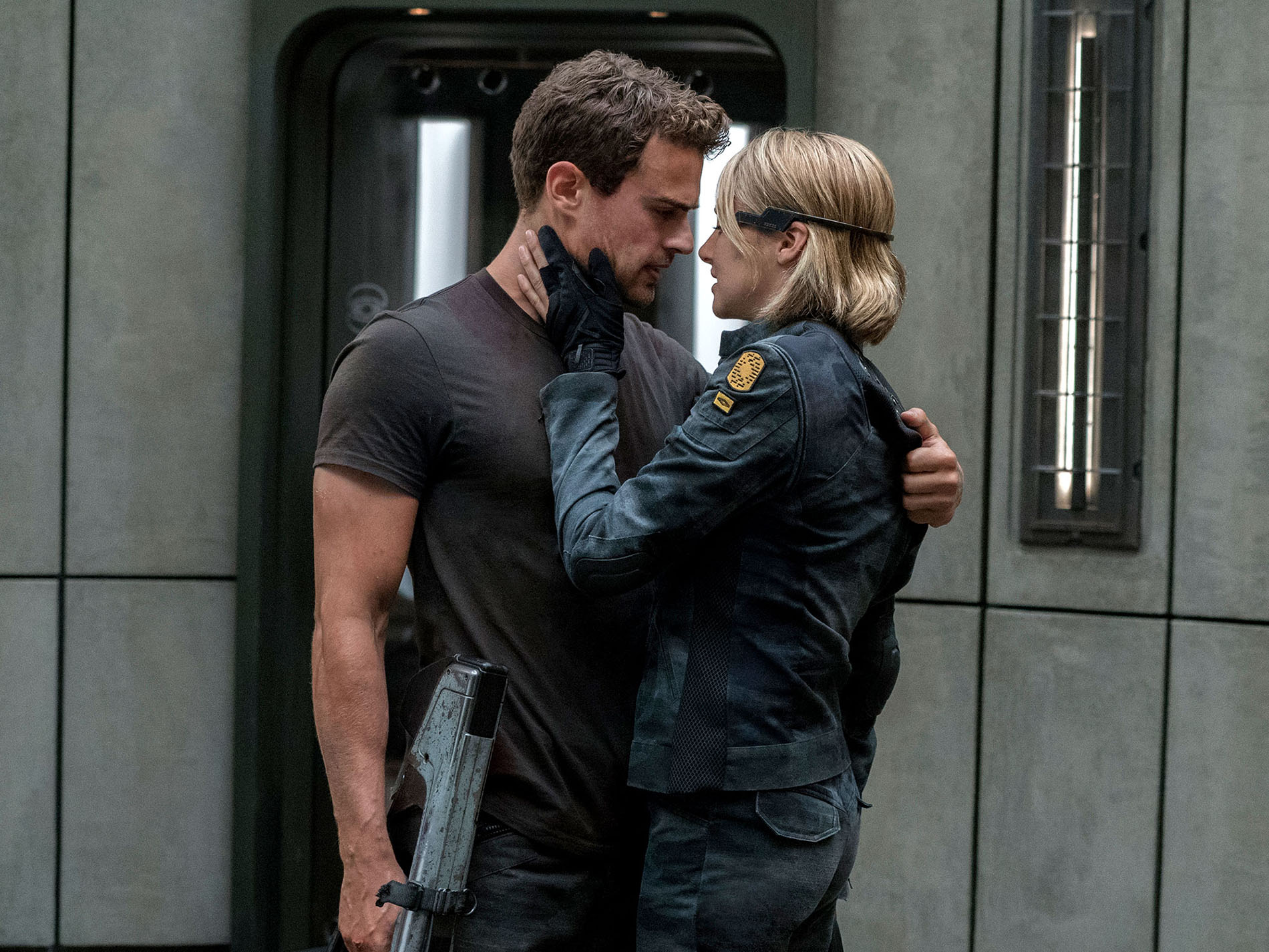 The Divergent Series: Allegiant Review - That Shelf