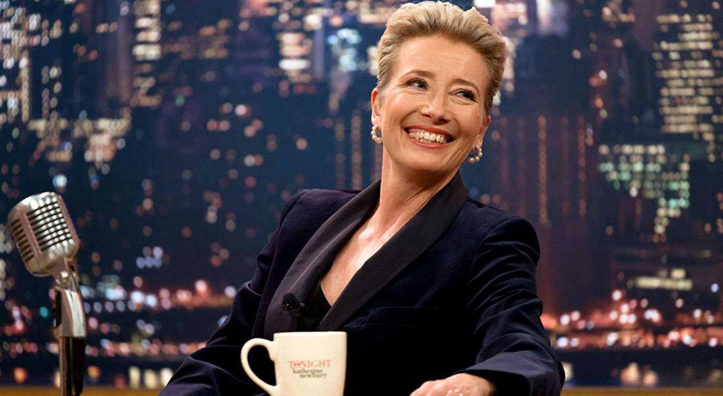 Late-Night-Thompson-Behind-Desk