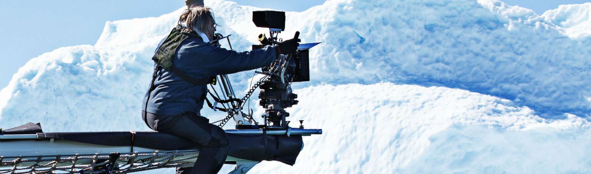 aquarela-camera-crew-on-boat