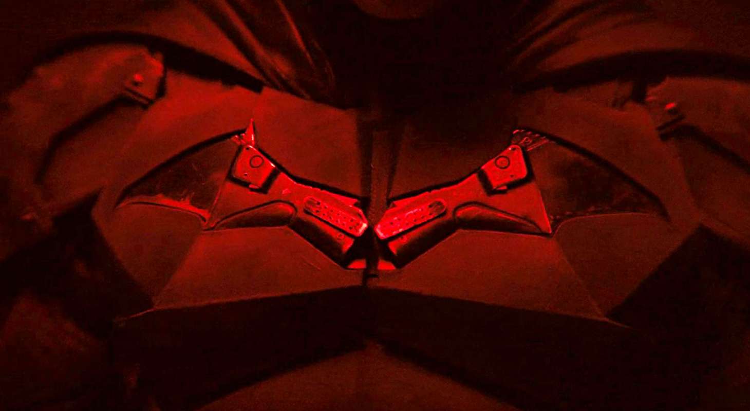 the-batman-chest-logo-feature-image