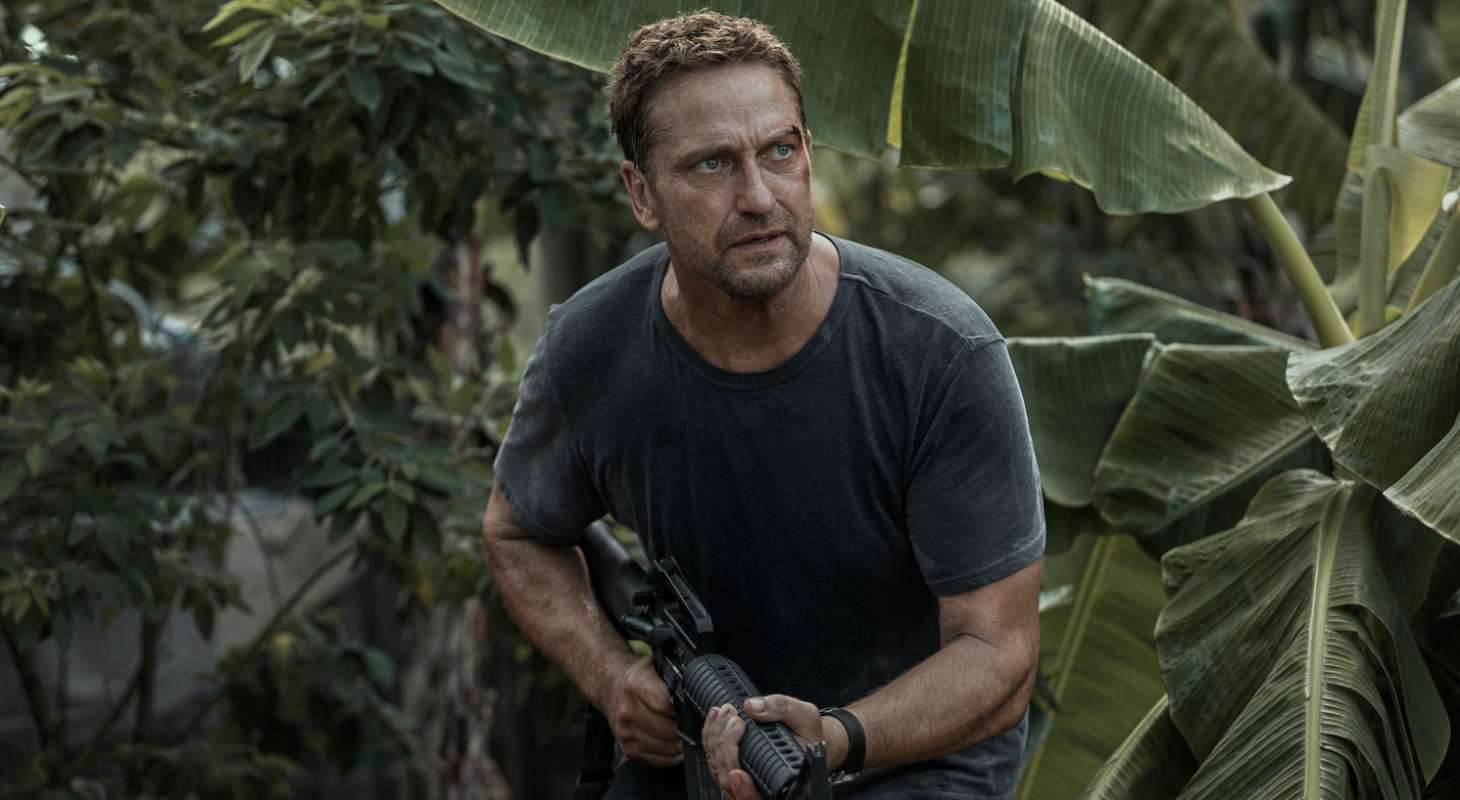 Gerard Butler in Plane. Metro Morning January 13