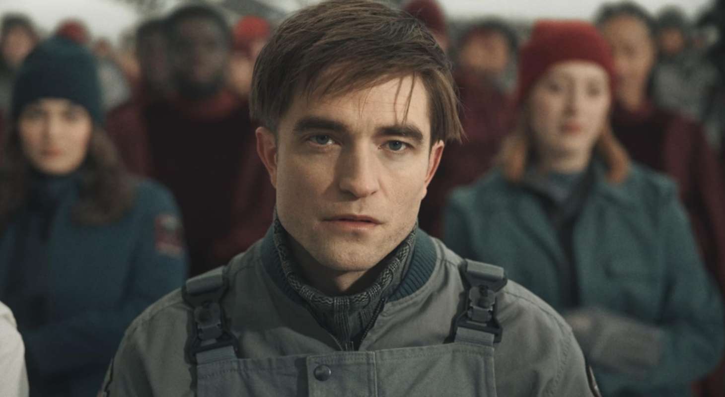 mickey 17 robert pattinson