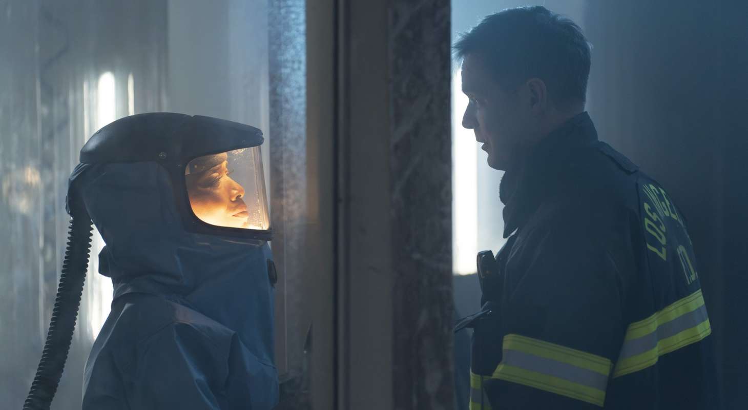 Angela Bassett and Peter Krause in 9-1-1