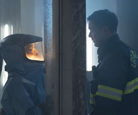 Angela Bassett and Peter Krause in 9-1-1