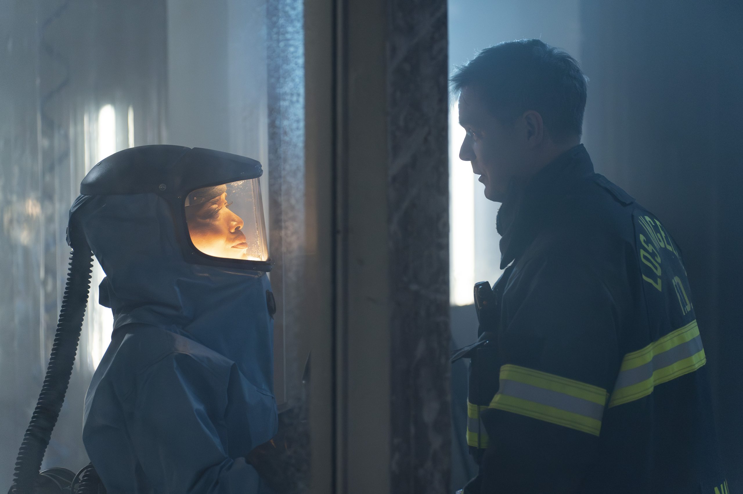 Angela Bassett and Peter Krause in 9-1-1