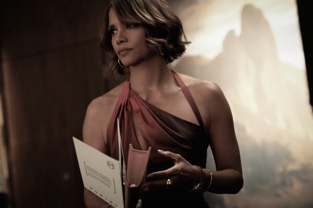Halle Berry stars as 'Sharon' in CRIME 101. Photo Credit: Dean Rogers