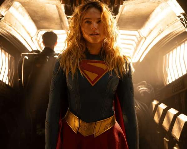 supergirl-solo-hero-shot